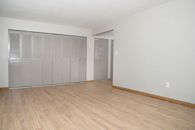 1 bedroom - garden level, tons of closet space